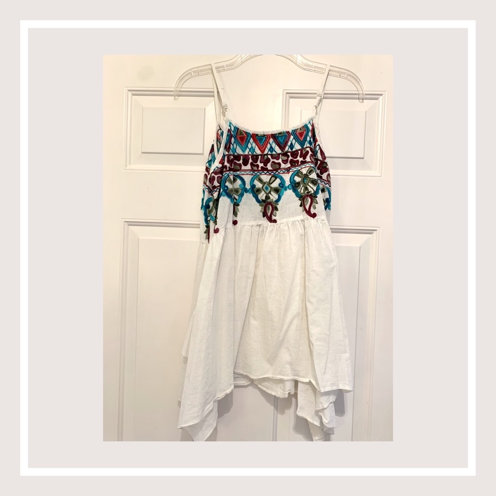 Flowy, embroidered tank top